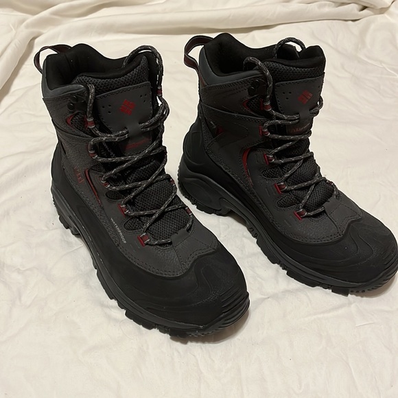 Men’s hiking boots. - Picture 1 of 14